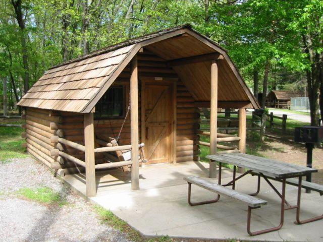 Вилла Revelstoke Campgrounds & Cabins Номер фото
