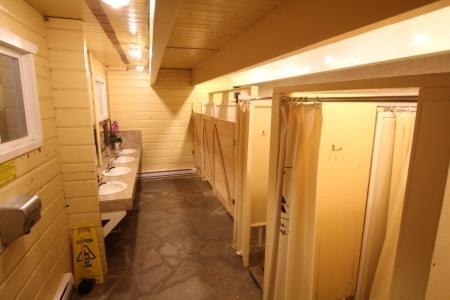 Вилла Revelstoke Campgrounds & Cabins Экстерьер фото